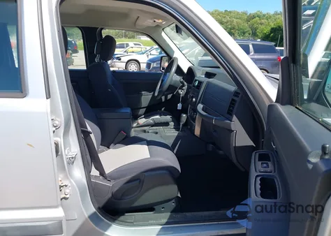 2010 Jeep Liberty Sport from USA, damaged, VIN 1J4PP2GK4AW106487